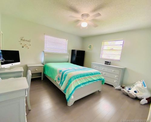 650 Kingston St, Fort Pierce, FL 34983-1066