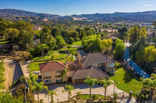 22140 Rolling Ridge Dr, Santa Clarita CA  91350-3308 exterior