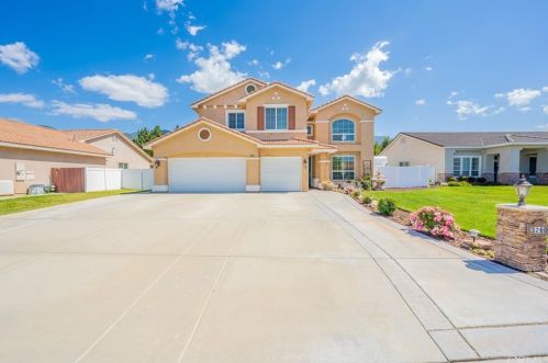 3260 Greystone Rd, San Bernardino, CA 92407-1962