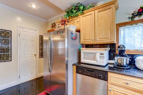 90 Mckee St, Floral Park NY  11001-1618 exterior