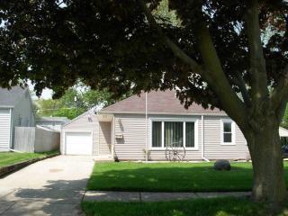 1718 Orchard St, Racine, WI 53405-3721