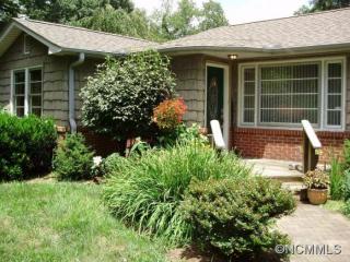501 Chestnut Dr, Hendersonville, NC 28739-6768