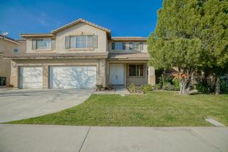 13568 Whipple St, Fontana, CA 92336-5411