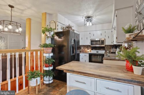 45 Ridge Loop Rd, Three Churches WV  26757-6377 exterior