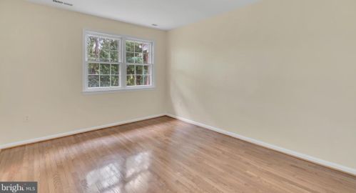 2827 Flagmaker Dr, Falls Church VA  22042-2204 exterior