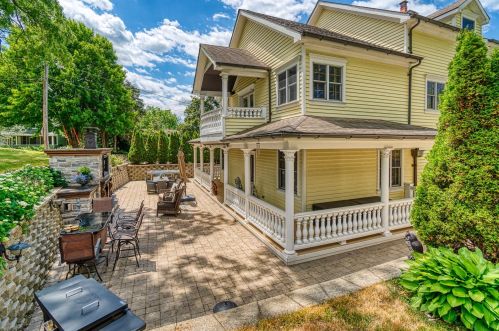 233 Darwin St, Lake Geneva WI  53147-2012 exterior