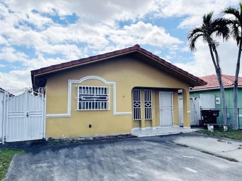 2666 72nd St, Hialeah FL  33016-5419 exterior