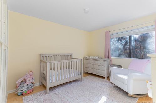 46 Merriland Rd, Stamford CT  06903-1717 exterior