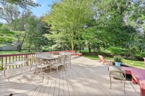 41 Cranbury Rd, Norwalk CT 06851-2649 exterior