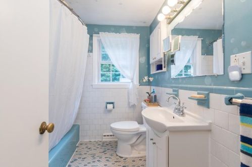 135 Brookside Dr, North Kingstown RI  02852-2005 exterior