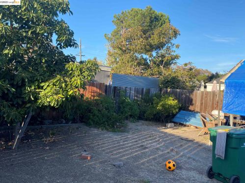 1741 101st Ave, Oakland CA  94603-3301 exterior