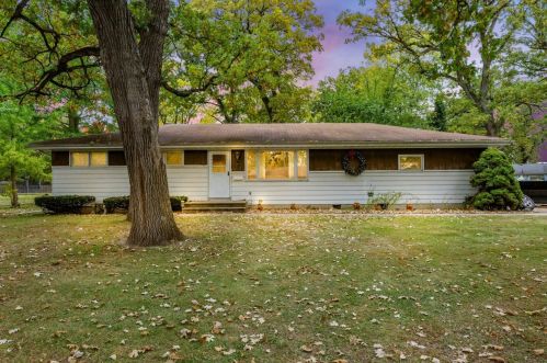 2924 Drexel Dr, Hobart, IN 46342-3534