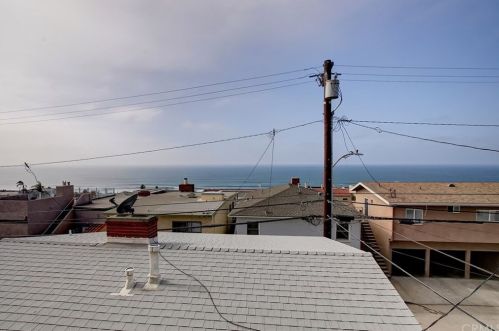 320 33rd Pl, Manhattan Beach CA  90266-3820 exterior