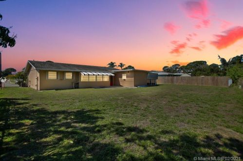 461 Elmore St, Fort Pierce, FL 34983-1727