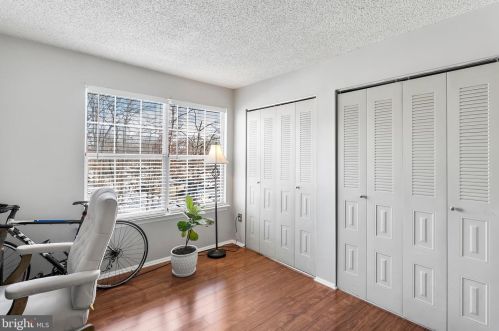 64 Holly Ct, Trenton NJ 08619-4636 exterior