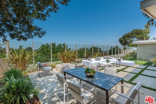 3423 Scadlock Ln, Van Nuys CA  91403-4915 exterior