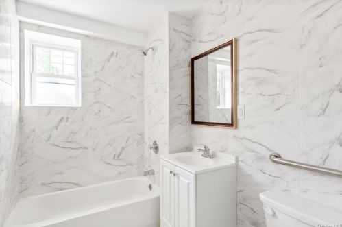 557 Logan Ave, Bronx NY  10465-2509 exterior