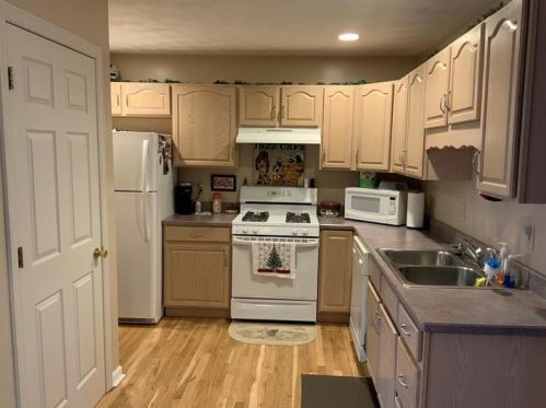 741 Dithridge St, Jeannette, PA 15644-1338