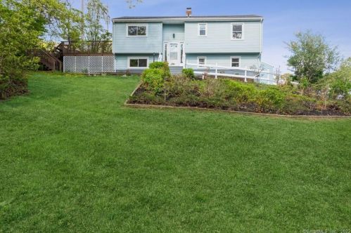 52 Allen Dr, Uncasville, CT 06382-1502