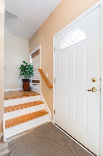 57 Aveonis Ct, Fishkill NY  12524-1638 exterior