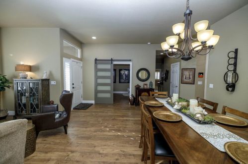 1955 Tuolumne Rd, Turlock CA  95382-8912 exterior