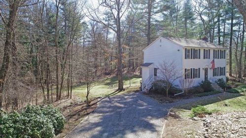 40 Sheldon Rd, Wrentham, MA 02093-1728