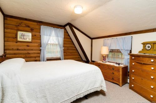 63 Red Oak Hill Rd, Farmington CT  06032-2201 exterior