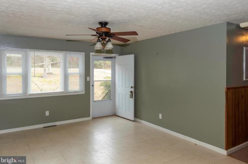 1083 Mountain View Rd, Fredericksburg VA  22406-4429 exterior