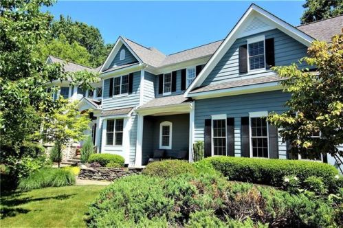 18 Claret Dr, Fairport, NY 14450-4610