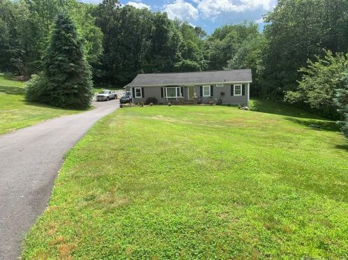 8 Cypress Rd, Uncasville CT  06382-1420 exterior