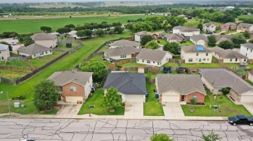 18329 Crestwind Ln, Webberville, TX 78621-6007