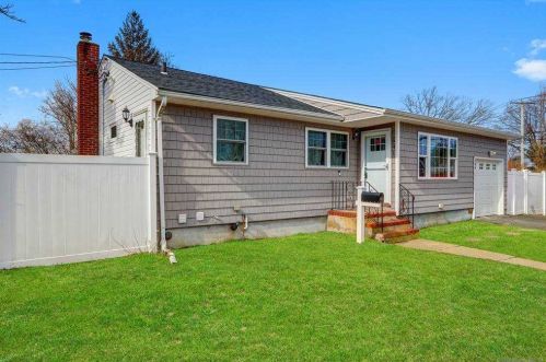 641 Arlington Rd, Babylon, NY 11704-7405