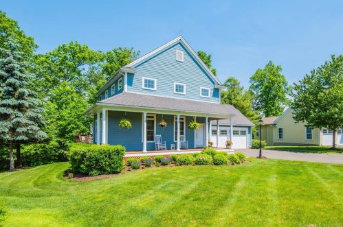 125 Periwinkle Dr, Waterbury, CT 06762-3235