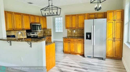 16456 18th St, Hollywood, FL 33027-4470