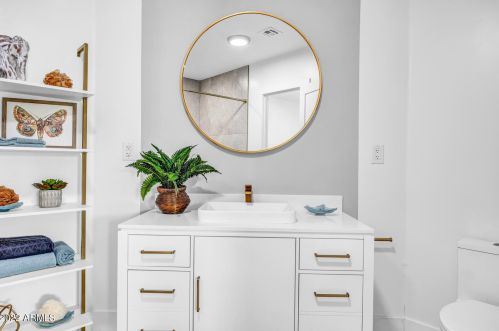 1111 Bethany Home Rd, Phoenix AZ  85014-2229 exterior