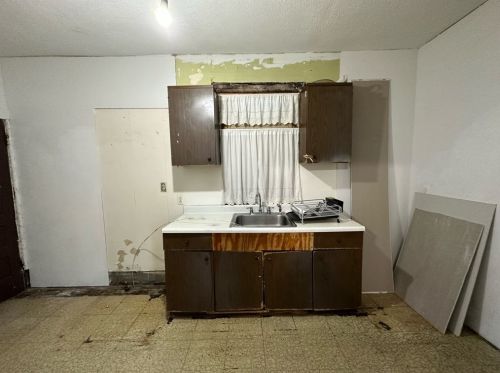 1242 Taylor Ave, New Kensington PA  15068-5531 exterior