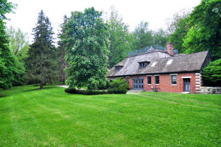 236 Kemble St, Lenox, MA 01240-2815