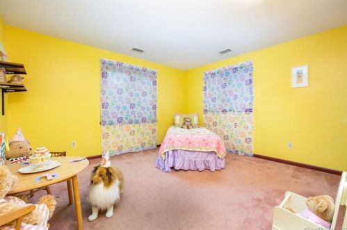 80 Mount Sumner Dr, Manchester CT  06043-7248 exterior