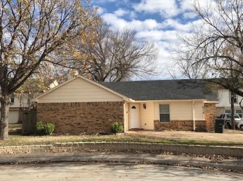 6714 Oriole Ct, Fort Worth, TX 76137-2393