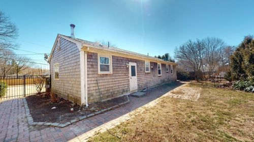 70 Pat Cir, North Kingstown RI  02852-2041 exterior