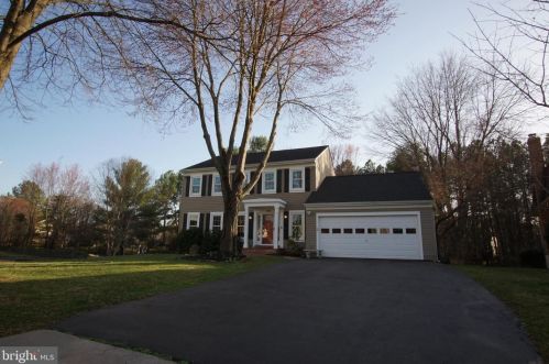 12773 Flat Meadow Ln, Herndon, VA 20171-2251