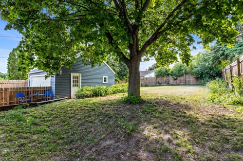 1142 8 Ave, West Bend WI 53090-1802 exterior