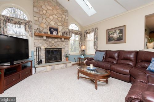 718 Meadowcreek Cir, Prospectville PA 19002-2074 exterior