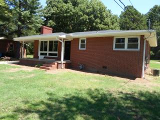 704 Sunset Dr, Salisbury, NC 28147-9175