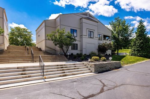 10 Chestnut Hl, Miami, OH 45056-2082