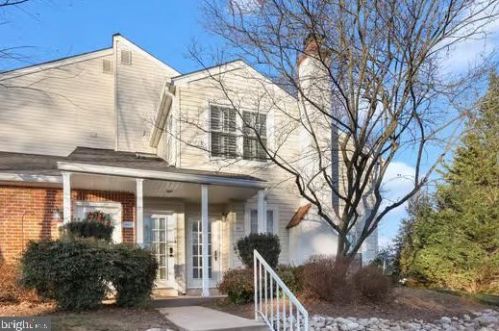 402 Beacon Hill Dr, Southampton, PA 18966-2532