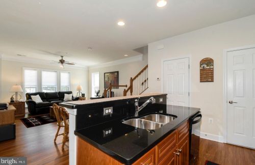 14800 Potomac Branch Dr, Woodbridge VA  22191-4056 exterior