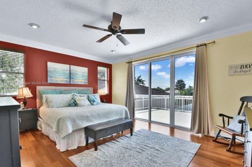 18856 23rd Pl, Hollywood FL  33029-5340 exterior