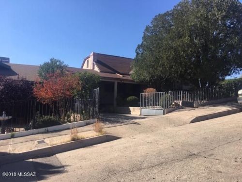 393 Plum St, Nogales, AZ 85621-2612