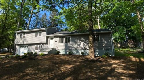 64 Green Rd, West Nyack NY  10994-2602 exterior